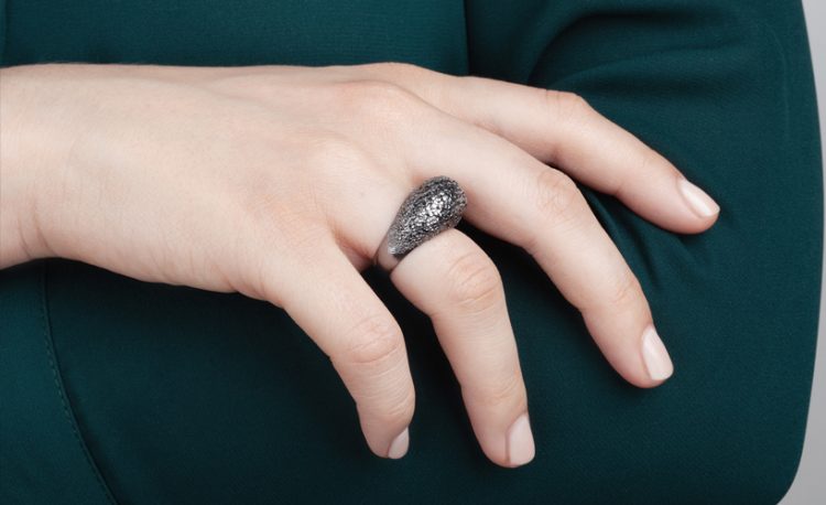 3d printed black rhodium silver parametric ring by RADIAN, crystal growth simulation, jewelry made at designmorphine workshop